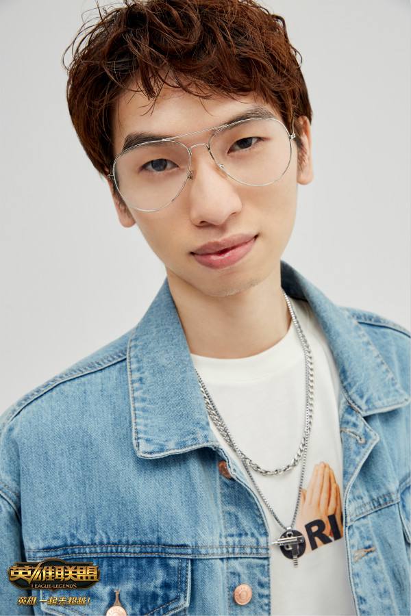 电竞也潮酷 YOHO为EDG、RNG、WE拍摄时尚大片