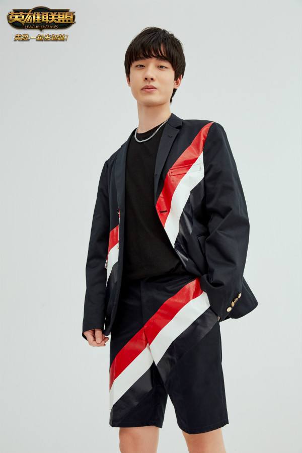 电竞也潮酷 YOHO为EDG、RNG、WE拍摄时尚大片