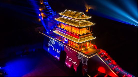 超有排面收官仪式 英雄联盟S7长城上演红蓝变身