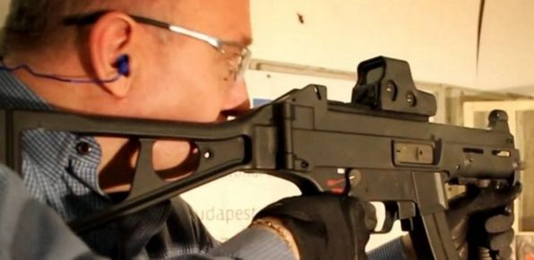 绝地求生UMP9冲锋枪带消音器好不好