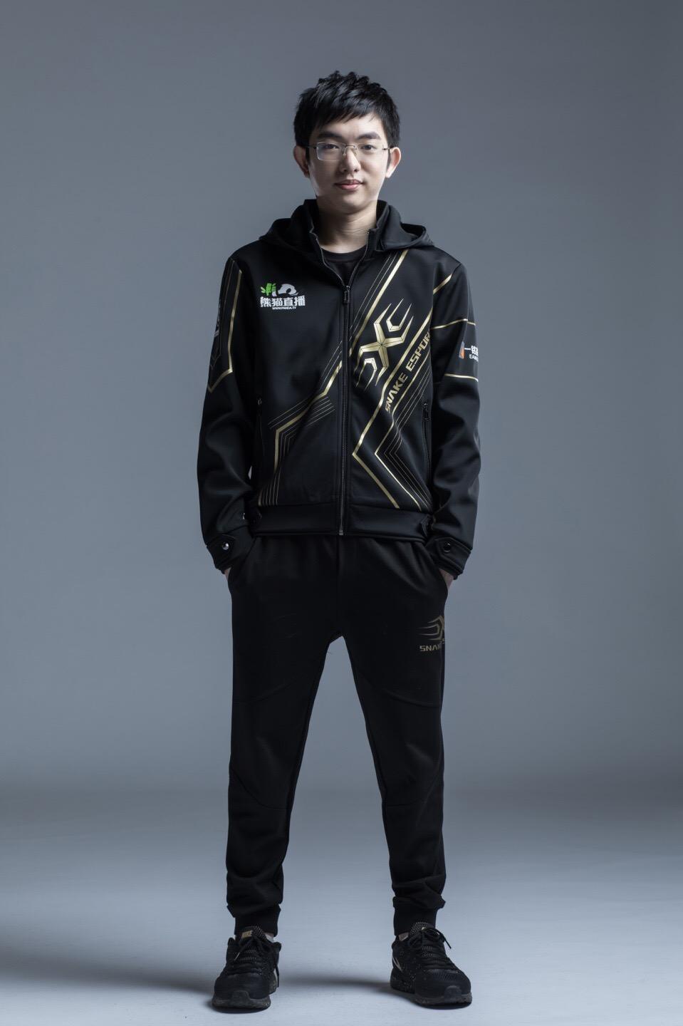 LPL春季赛Snake定妆照 圣枪哥一打五