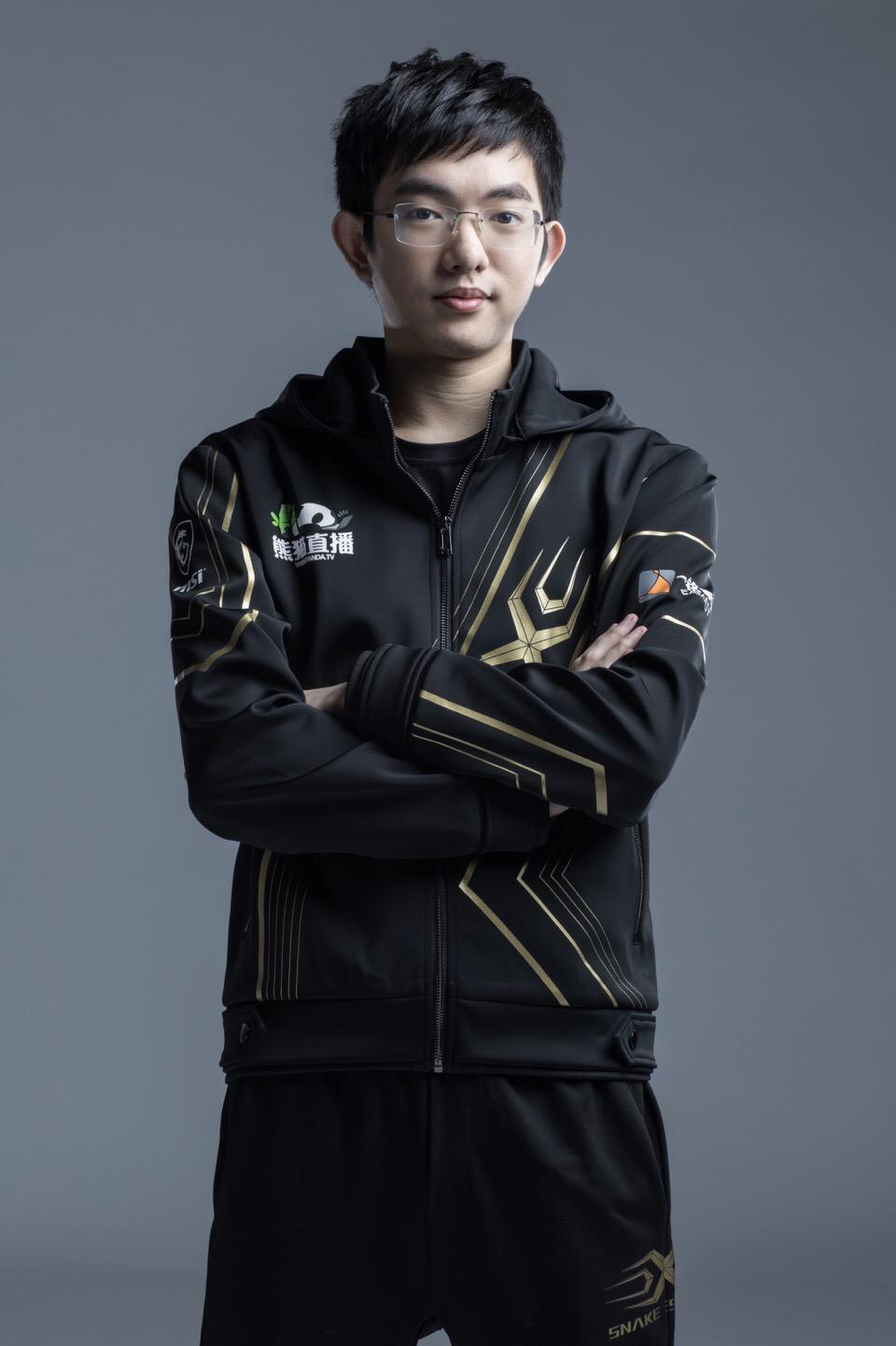 LPL春季赛Snake定妆照 圣枪哥一打五