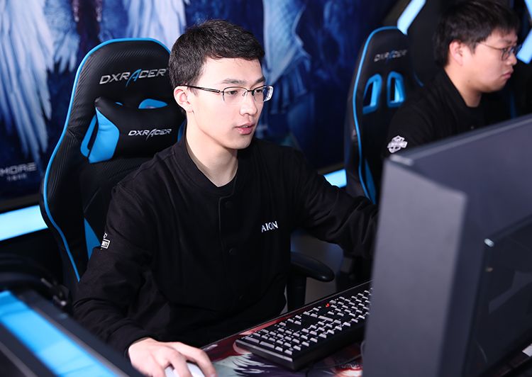 《永恒之塔》在2017年就曾携手atf女团,电竞主播mint李静媛,上海星尚