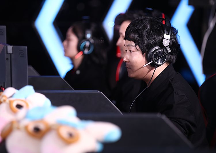 《永恒之塔》在2017年就曾携手atf女团,电竞主播mint李静媛,上海星尚