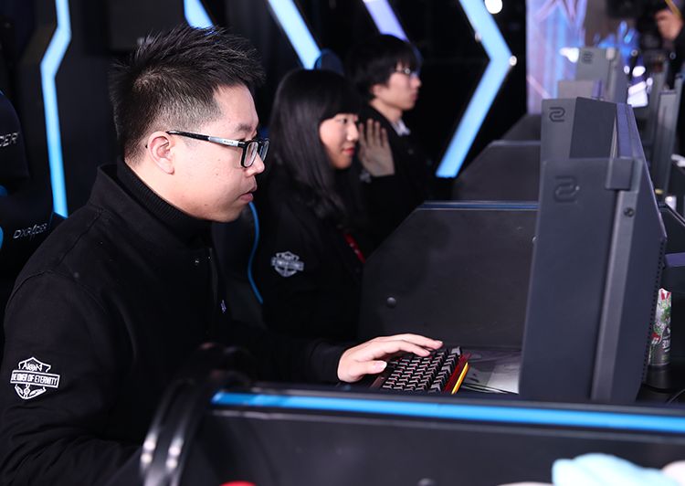 《永恒之塔》在2017年就曾携手atf女团,电竞主播mint李静媛,上海星尚