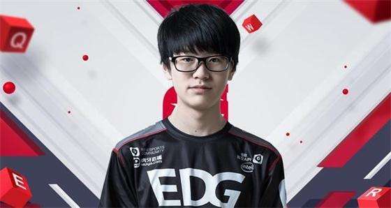 Meiko被香锅称为莲男 回击：贵族车神