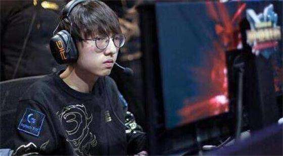 Meiko被香锅称为莲男 回击：贵族车神