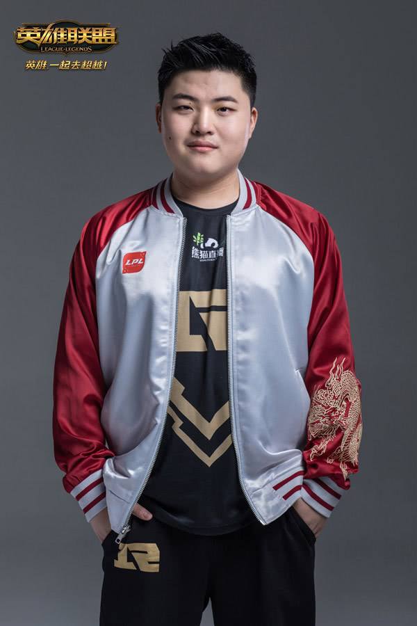 rng季中赛出征照曝光身披中国龙霸气十足