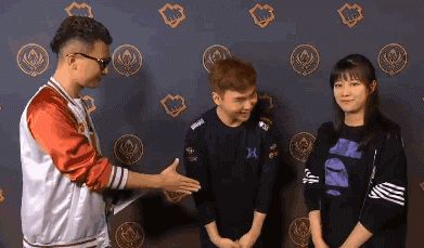 任栋握手GIF大合集 人送外号