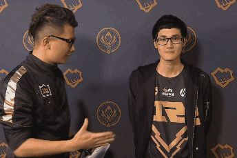 任栋握手GIF大合集 人送外号