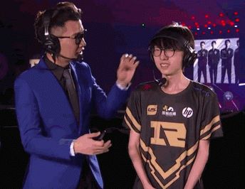 任栋握手GIF大合集 人送外号